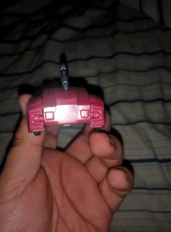 Transformers Authentics Arcee In Hand Image  (6 of 9)